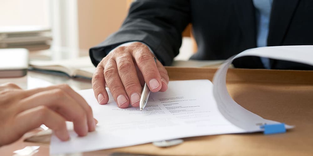 Arbeitsvertrag und Arbeitszeugnis vom Rechtsanwalt